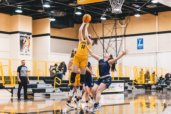 2022.01.14 UWS WBB vs. Crown WM47