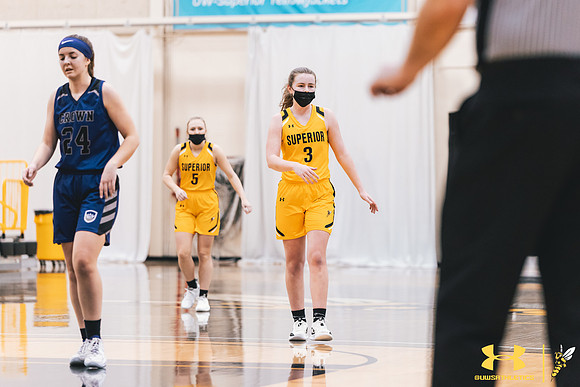 2022.01.14 UWS WBB vs. Crown WM46