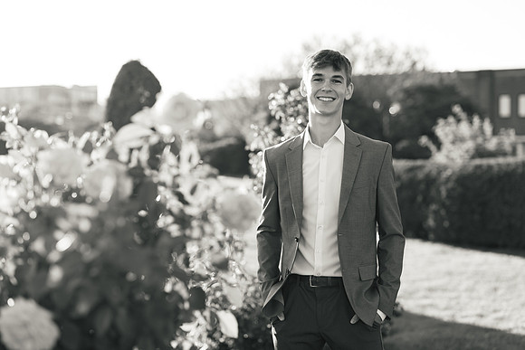 Oscar Senior Shoot-1-170
